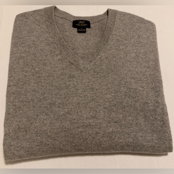 Brooks Brothers 3-Ply Cashmere V-Neck Sweater - L